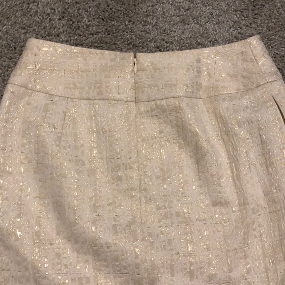Gold accented skirt - Picture 2 of 2